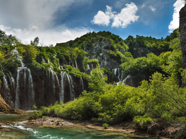 From Zadar: Plitvice Lakes Day Tour with Gide and Boat Tour